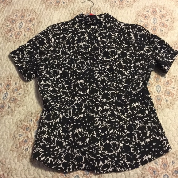 Ann Taylor short sleeve button down shirt size 10 - Picture 2 of 3